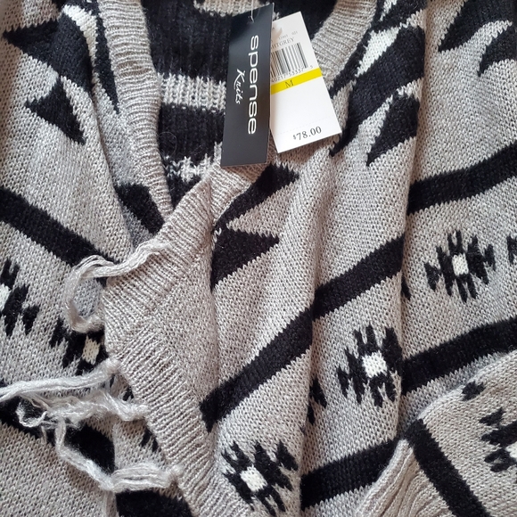 Aztec design sweater - Picture 2 of 2